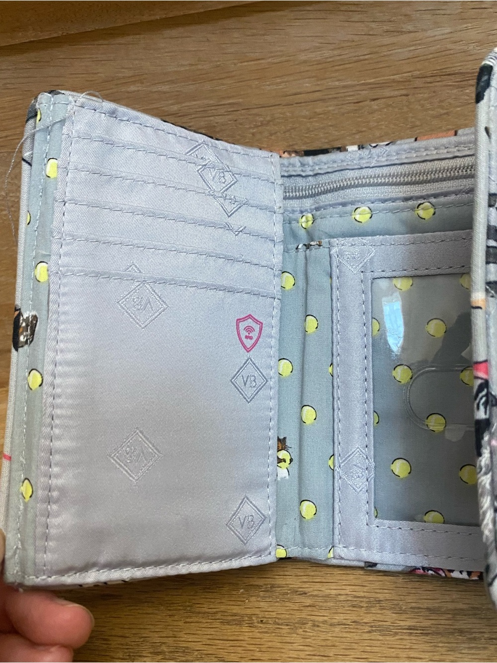 Vera Bradley Quilted Dog Print Best In Show RFID Folding Wallet Retired Dog Love - Picture 5 of 7